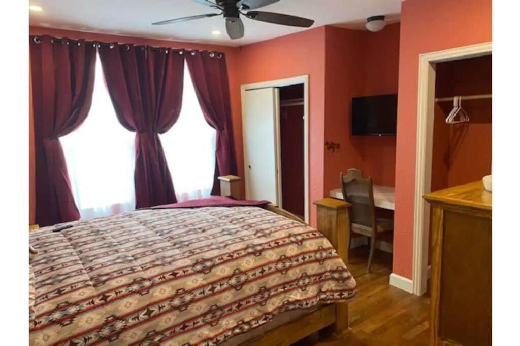 Stockyards!-1 Block Away ! Cowboy Cottage Sleeps 9 Fort Worth Exterior foto